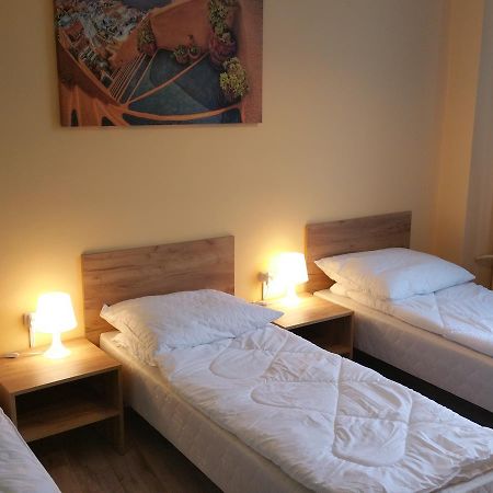 Kaktus Guest House 2 Varsavia Esterno foto
